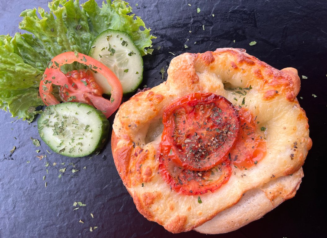 Tomate-Mozzarella-Brezel